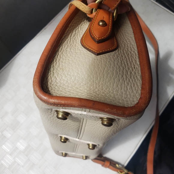 Vtg 90s Dooney & Bourke AW Beige British tan Pebbled Shoulder Bag - Picture 11 of 16